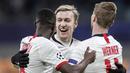 Pemain RB Leipzig, Emil Forsberg, melakukan selebrasi usai membobol gawang Tottenham Hotspur pada laga liga Champions di Red Bull Arena, Selasa (10/3/2020). RB Leipzig menang dengan skor 3-0. (AP/Hendrik Schmidt)