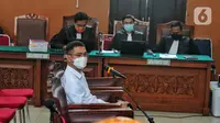 Terdakwa kasus merintangi penyidikan atau 'obstruction of justice' pembunuhan berencana terhadap Brigadir Nopriansyah Yosua Hutabarat atau Brigadir J, Irfan Widyanto menjalani sidang lanjutan di Pengadilan Negeri Jakarta Selatan, Kamis (10/11/2022).  Jaksa Penuntut Umum (JPU) menghadirkan tujuh orang saksi dalam sidang lanjutan dengan terdakwa Irfan Widyanto. (Liputan6.com/Angga Yuniar)