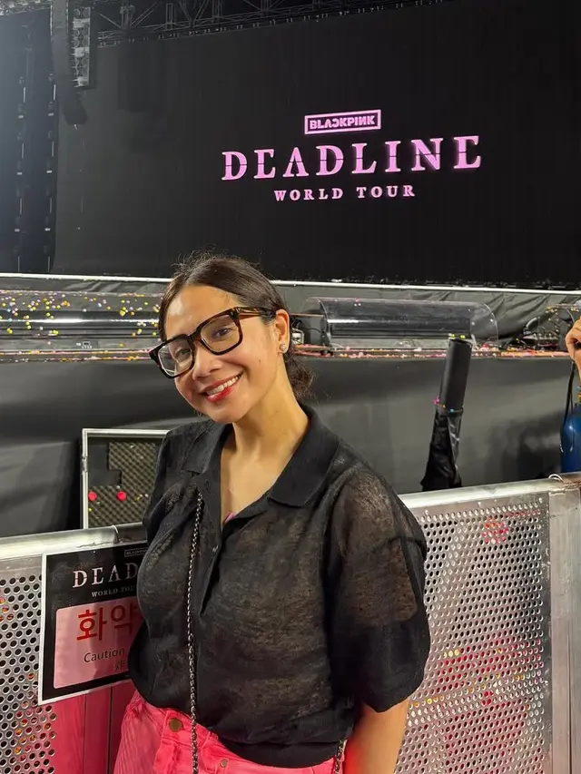 Nagita Slavina saat Nonton Konser Blackpink Langsung dari Korea Selatan. [@raffinagita1717]