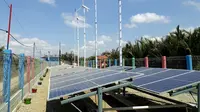 Kincir angin dan dan panel surya memberikan energi listrik di Dusun Bondan, Ujungalang, Kampung Laut, Cilacap. (Foto: Liputan6.com/Muhamad Ridlo).