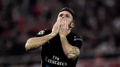 Ekspresi striker Arsenal, Olivier Giroud, merayakan gol yang dicetaknya ke gawang Olympiacos dalam lanjutan Grup F Liga Champions di Stadion Georgios Karaiskakis, Piraeus, Yunani, (9/12/2015). (AFP/Angelos Tzortzinis)