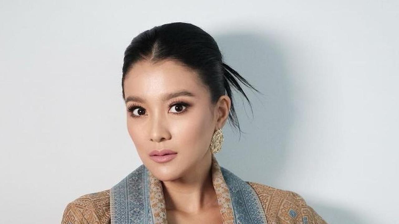 Sebelumnya, Marcella Zalianty telah mencetuskan ide pementasan cerita heroik tentang Laksamana Malahayati, bahkan sebelum sosok Malahayati diangkat sebagai pahlawan nasional pada tahun 2017.