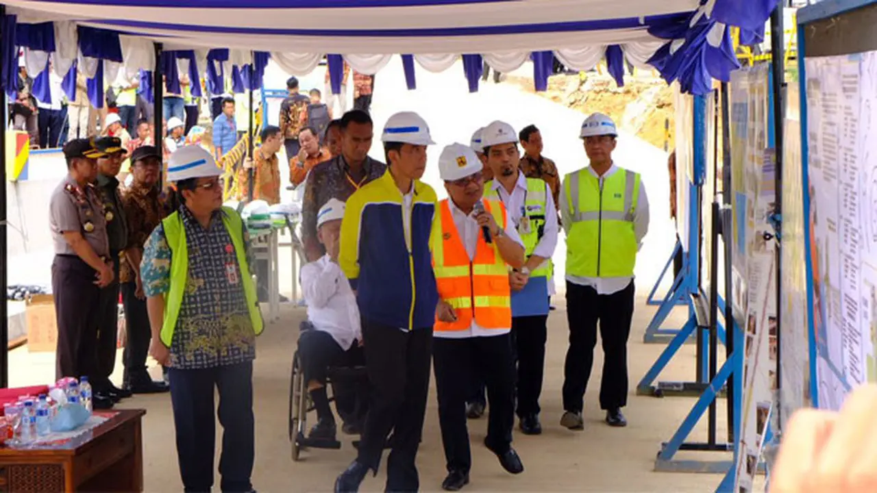 Jokowi Targetkan Jalan Tol Balsam Rampung Desember 2018