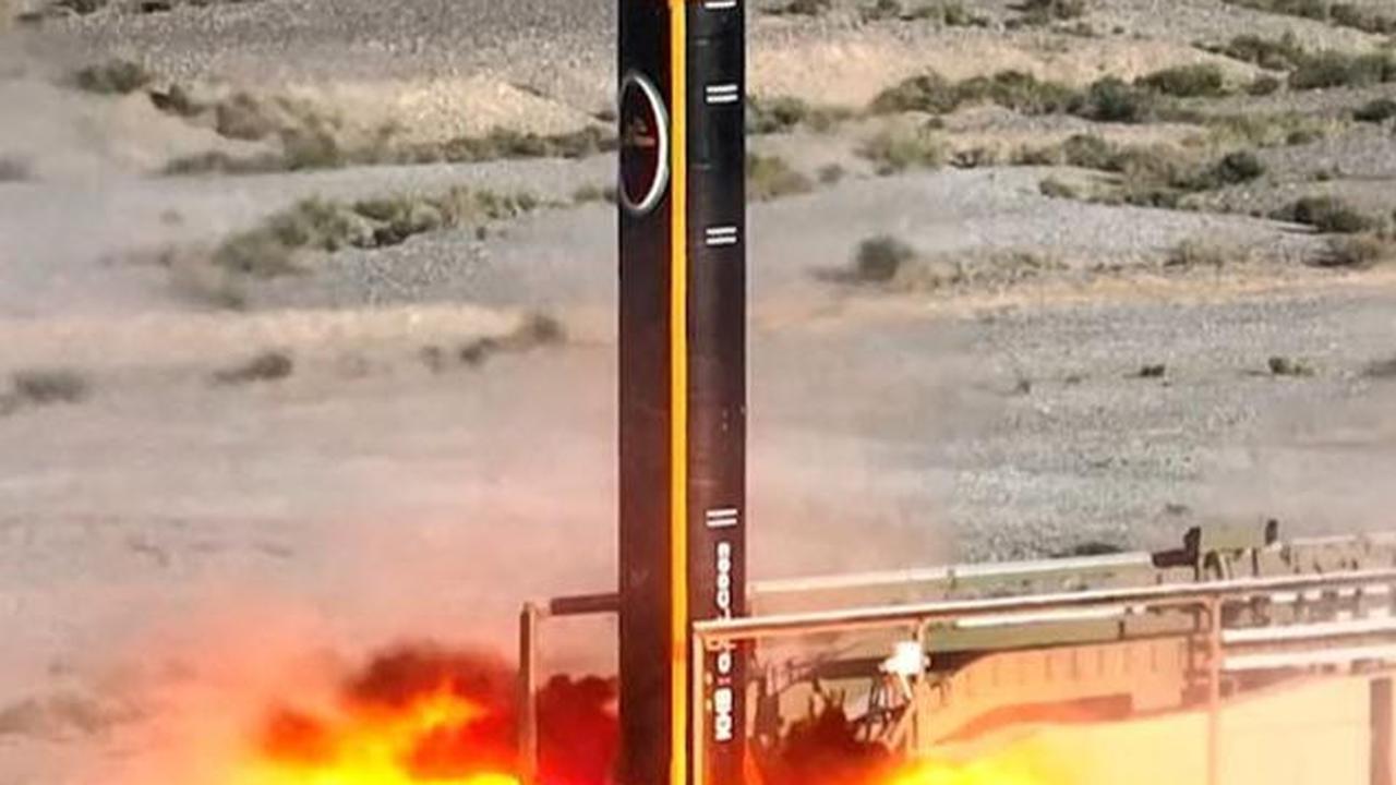 Sementara, beberapa bulan sebelum konflik Israel vs Hamas meletus, Iran telah memperkenalkan rudal balistik terbarunya. Rudal itu diklaim bisa menjangkau Israel.