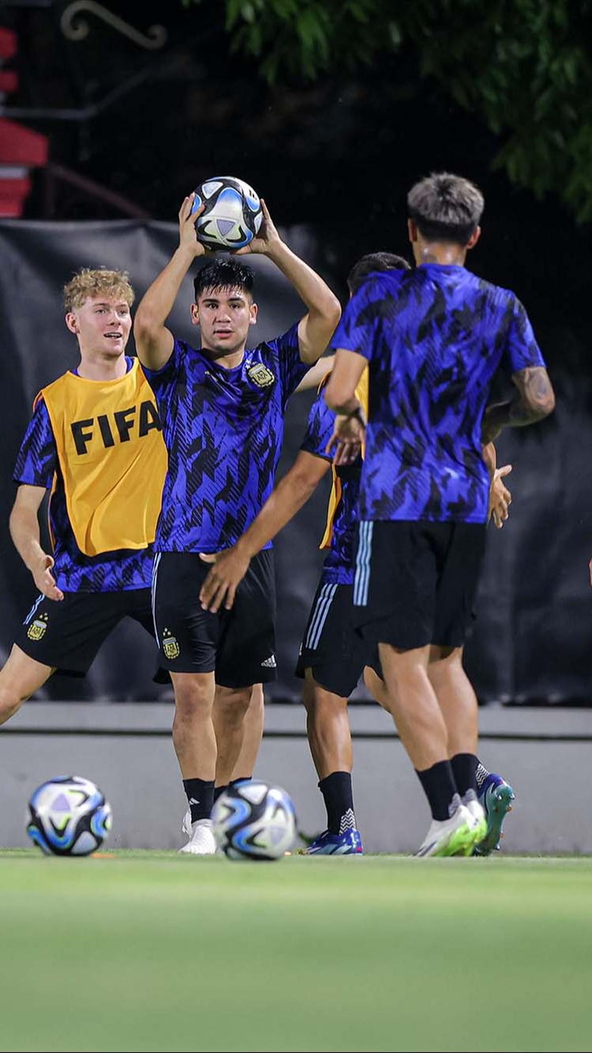 "Para pemain sebenarnya bermimpi untuk bisa tampil di final. Tapi beginilah adanya, mereka harus memainkan satu pertandingan lagi dan saya berharap kami bisa merebut peringkat ketiga," ucap Pelatih Argentina, Diego Placente, dalam rilis yang didapat Bola.