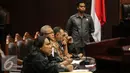 Bambang Widjojanto saat mengikuti sidang Uji Materi UU KPK di Mahkamah Kontitusi, Jakarta, Selasa (23/6/2015). Sidang terkait pemberhentian sementara pimpinan KPK saat ditetapkan sebagai tersangka dalam kasus tindak pidana. (Liputan6.com/Faizal Fanani)