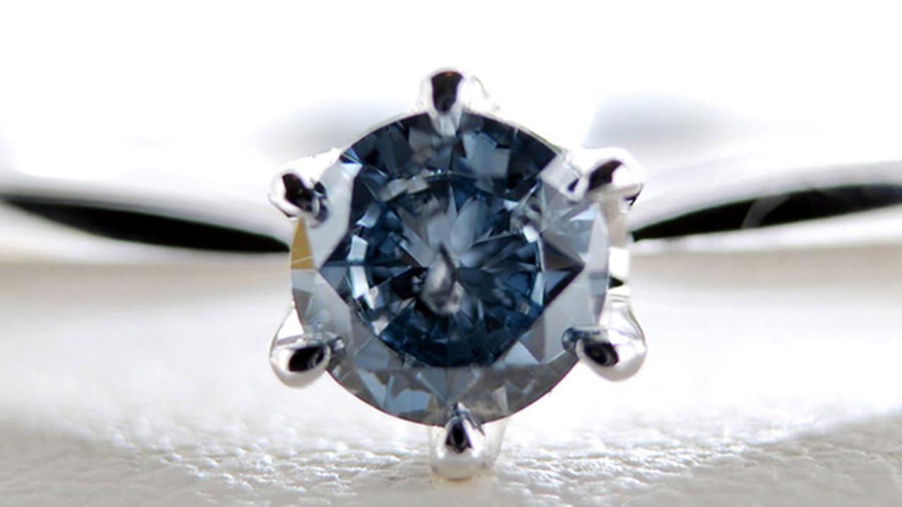 Berlian Cantik Ini Terbuat dari Abu Kremasi