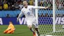 Rooney berstatus sebagai pencetak gol terbanyak sepanjang masa timnas Inggris dengan torehan 53 gol. Selain itu, Rooney berada di urutan kedua pemain yang paling sering bermain untuk The Three Lions dengan 119 penampilan. (AP/Kirsty Wigglesworth, File)