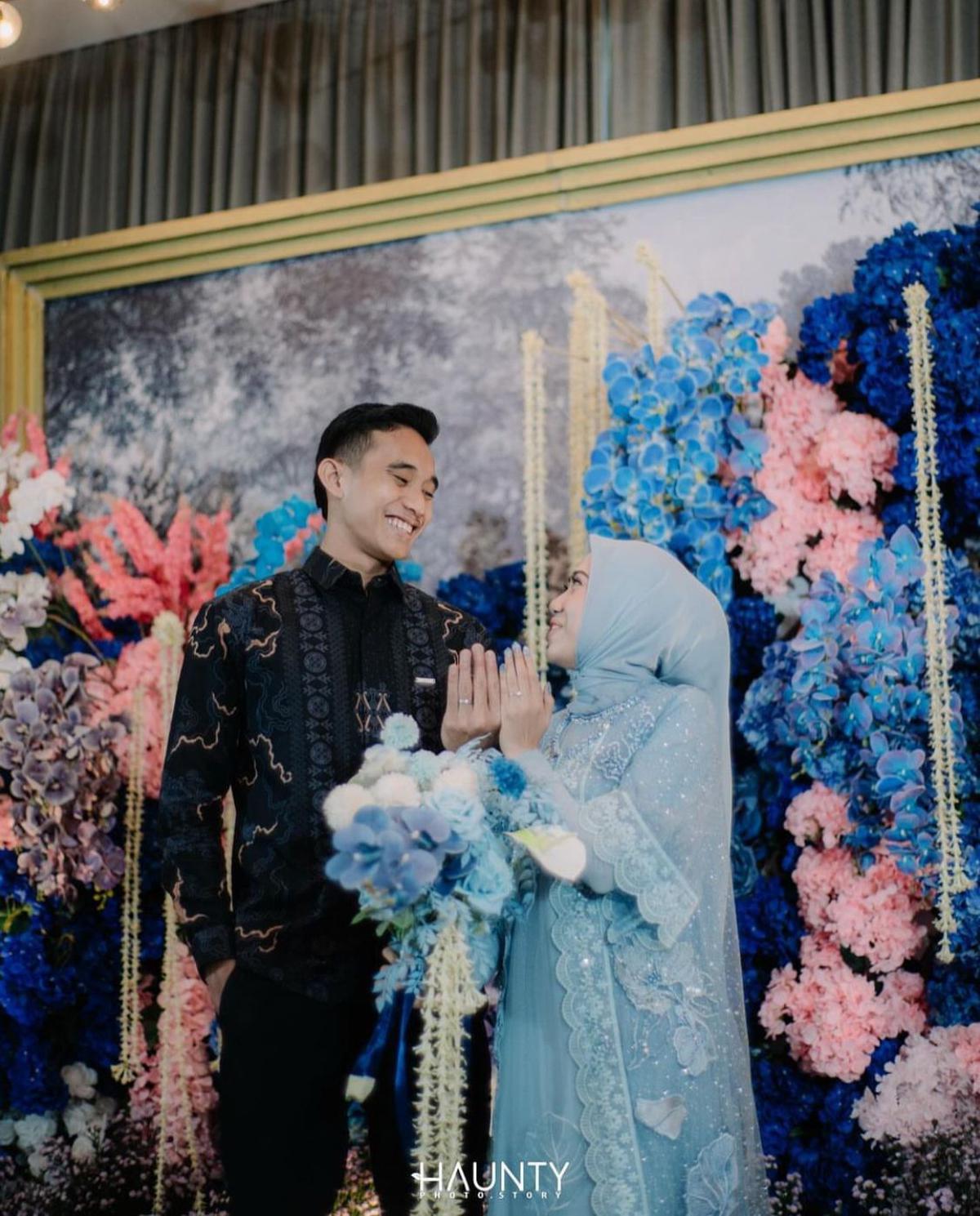 7 Potret Rizky Ridho Melamar Kekasihnya, Sendy Aulia, Tuai Dukungan dari Netizen dan Timnas