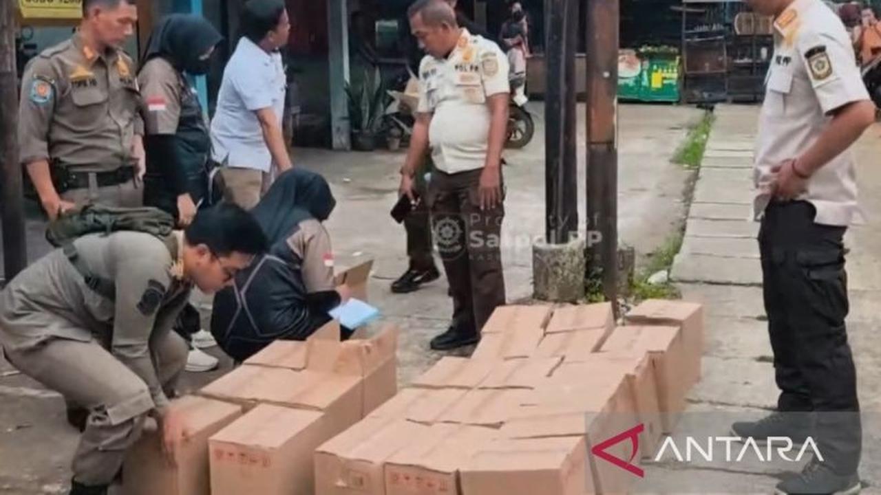 Satpol PP Sita 1.133 Botol Miras Ilegal Bogor di Cileungsi, Tegaskan Komitmen Penertiban