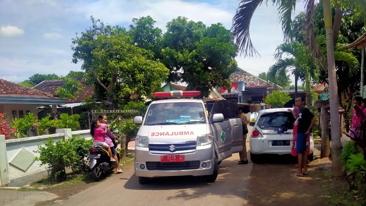HMS seorang siswa SDN 9 Patokan Situbondo dilarikan ke rumah sakit pasc vaksinai. (Istimewa)