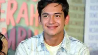 Bisnis dan Akting, Mana yang Dipilih Adipati Dolken?