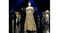 Awal tahun ini, panggung fesyen dibuka dengan pagelaran China-ASEAN Fashion Week 2015 yang berlangsung di kota Nanning, Tiongkok.