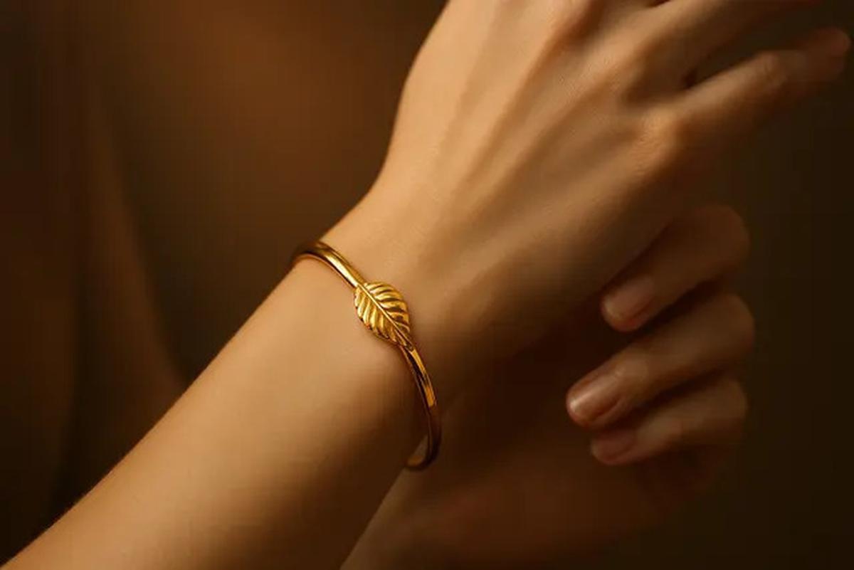 9 Model Gelang Emas Elegan 2 Gram Motif Daun, Ide Perhiasan Menawan di 2025