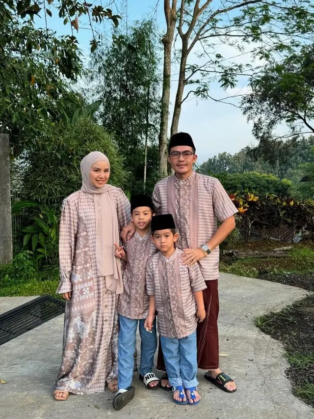 6 Artis Indonesia yang Tampil dengan Abaya saat Rayakan Idul Adha, Tampil Cantik dan Anggun