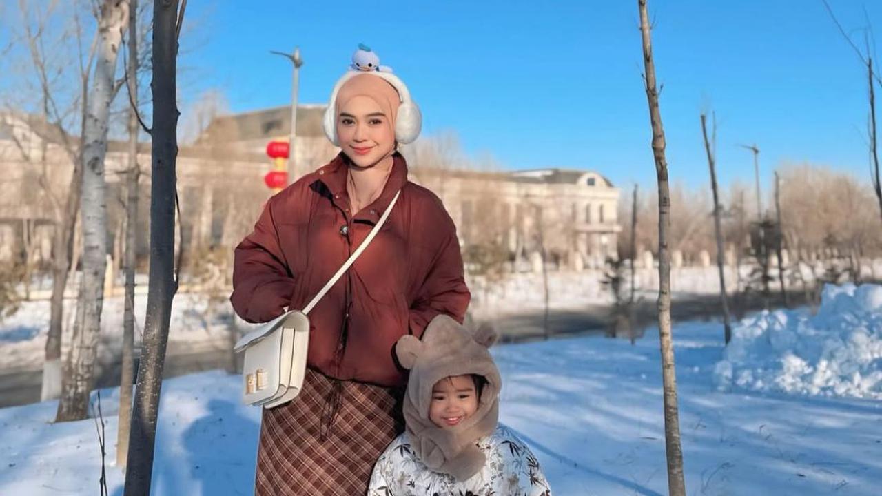 7 Potret Ria Ricis dan Moana Bahagia Liburan di Harbin Suhu -15 C, Menikmati Salju dan Cinta di Cuaca Ekstrem