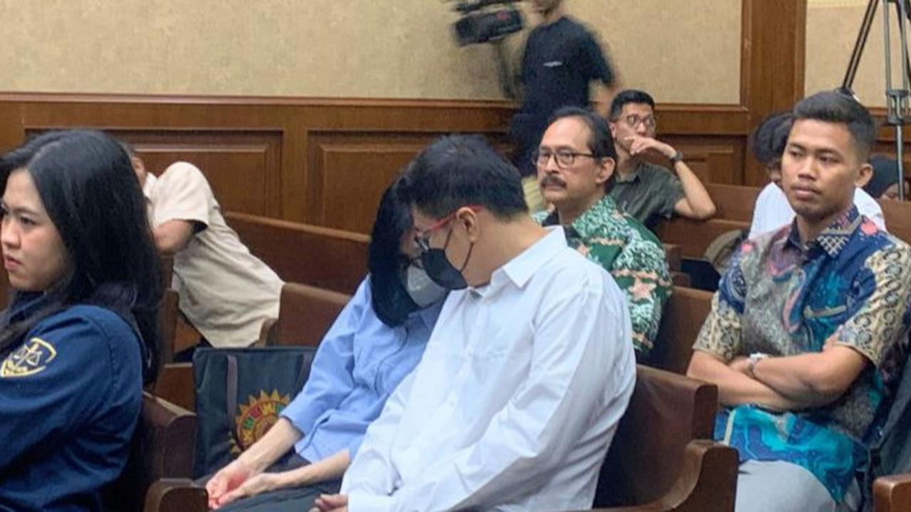 Duduk di Samping Sang Ibu, Ronald Tannur Bersaksi di Sidang Suap Zarof Ricar