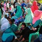 Ritual gerakan massal 1.000 anak membasuh kaki orangtua digelar di halaman Kantor Kecamatan Kabila Bone, Kabupaten Bone Bolango, Gorontalo. (Liputan6.com/Arfandi Ibrahim)