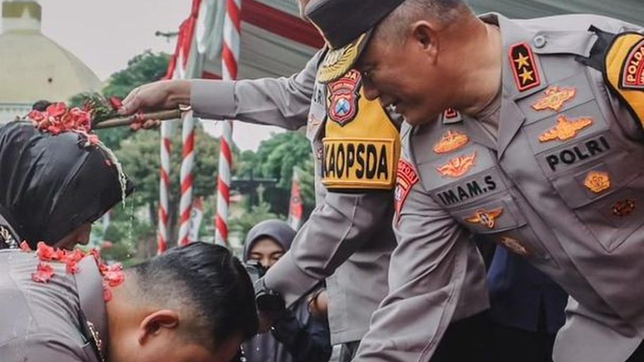 Ucapan selamat dari masyarakat luas pun membanjiri unggahan tersebut.<br>