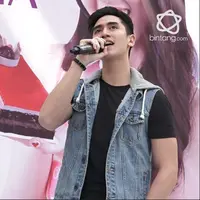 Natasha Wilona mengungkapkan alasan kenapa mereka selalu terlihat berdua di berbagai kesempatan.