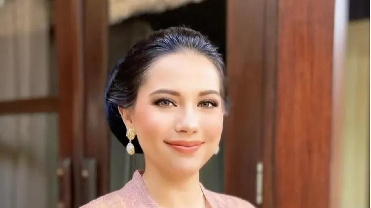 Potret Elodie Bouttier, Cantik Berkebaya saat Pernikahan Luna Maxime