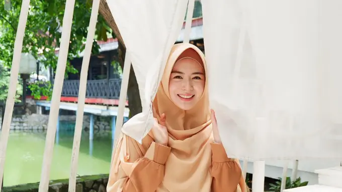 10 Tahun Jadi Mualaf, Ini 6 Potret Ayana Moon Pakai Cadar