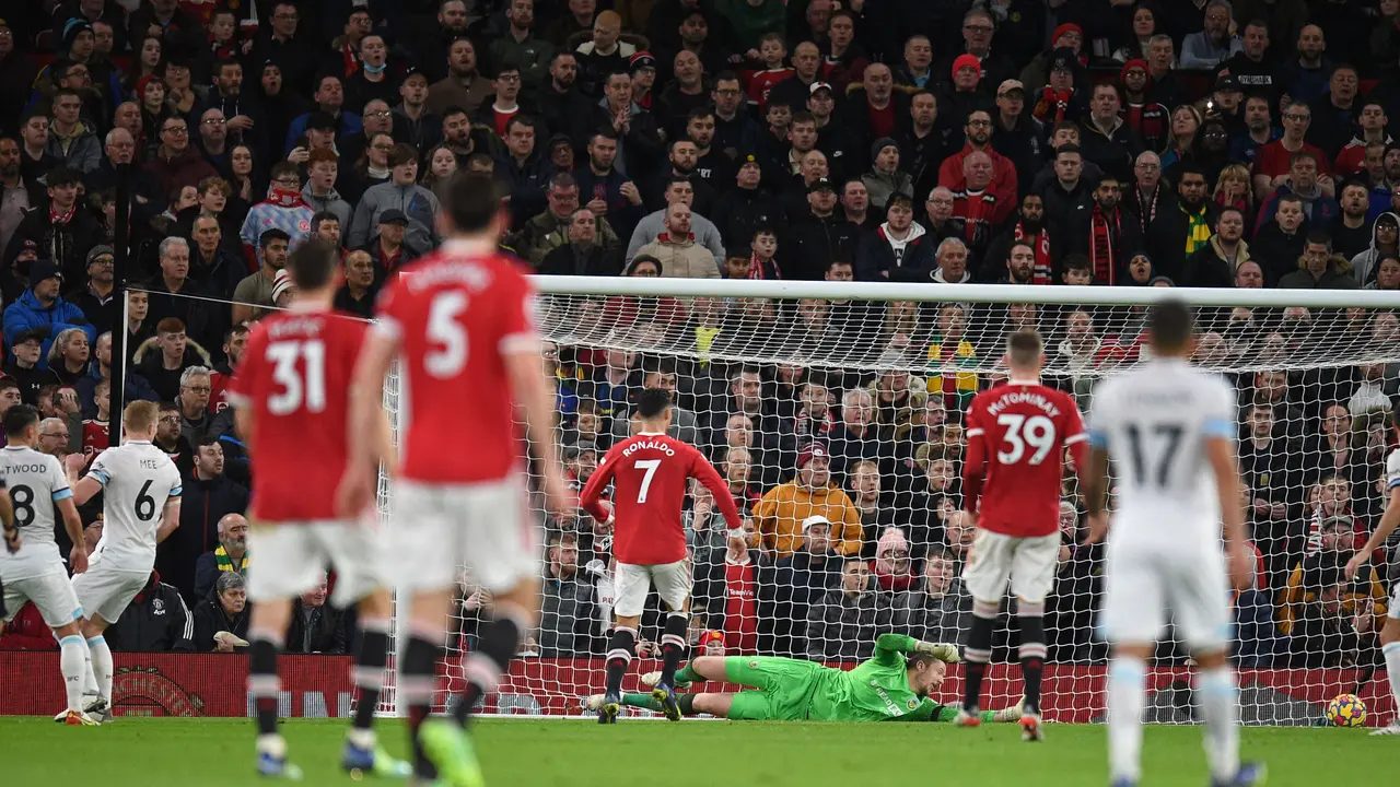 Foto: Manchester United Tutup Tahun 2021 dengan Catatan Manis Usai Bungkam Burnley di Liga Inggris
