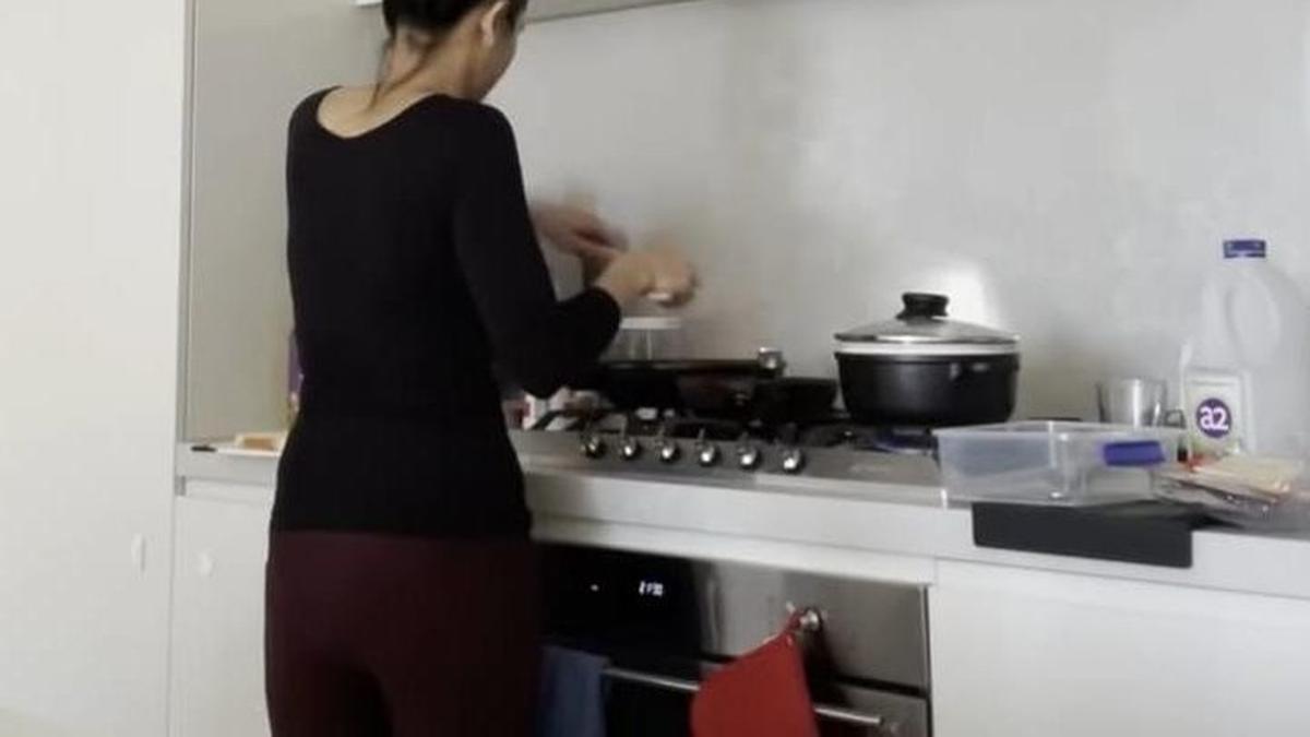 9 Potret Dapur Rumah Acha Septriasa di Australia, Terasa Homey dengan Nuansa Putih