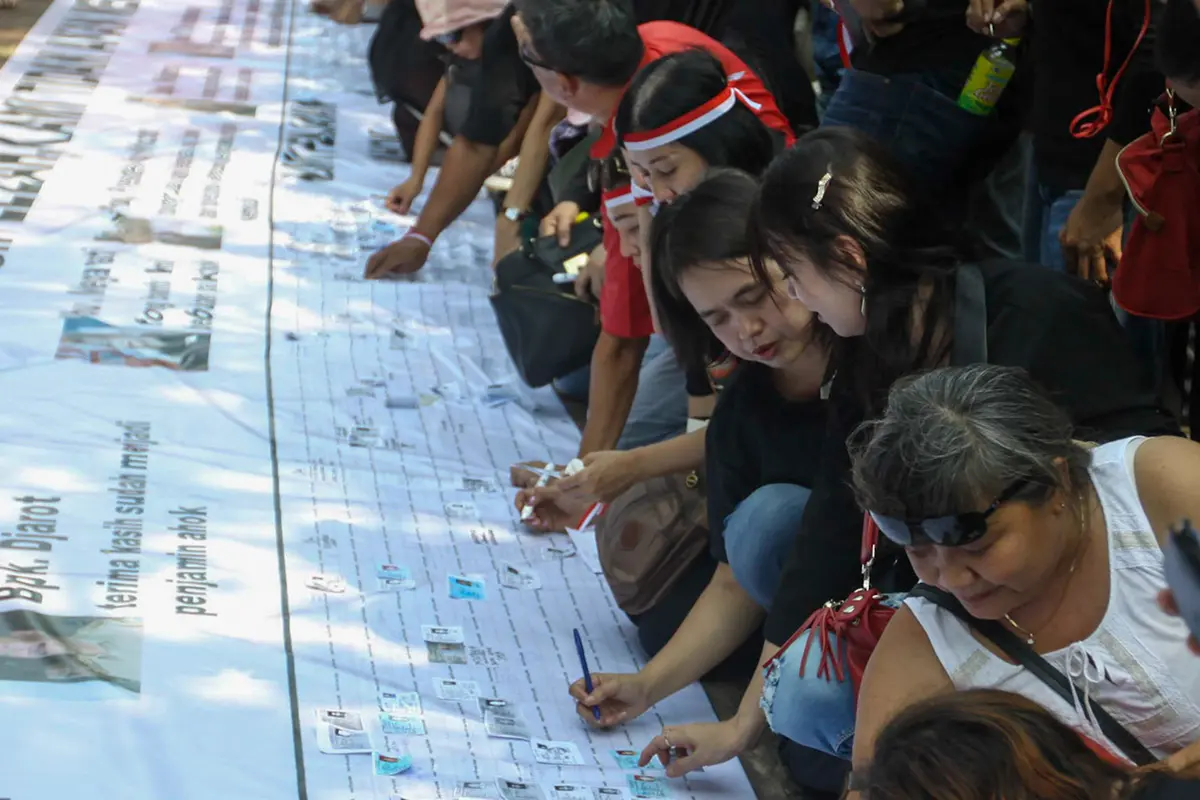 Massa Pendukung Ahok Gelar Aksi Kumpulkan KTP