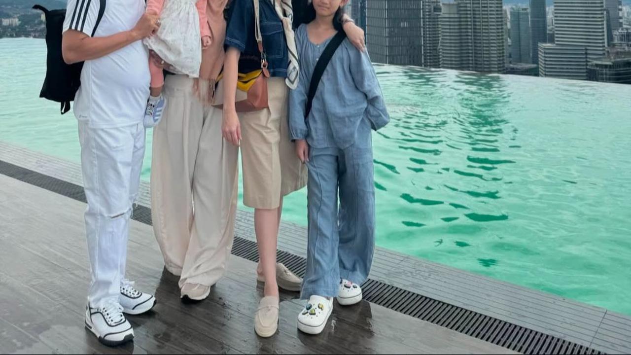 Berangkat Umrah, Ayah Ojak dan Umi Kalsum Pastikan Akan Berdoa di Tanah Suci Agar Ayu Ting Ting Dapat Jodoh