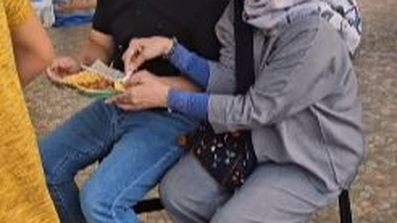 Terungkap, menikmati kerak telor menjadi momen nostalgia tersendiri bagi sosok mantan Gubernur Akmil itu.&nbsp;