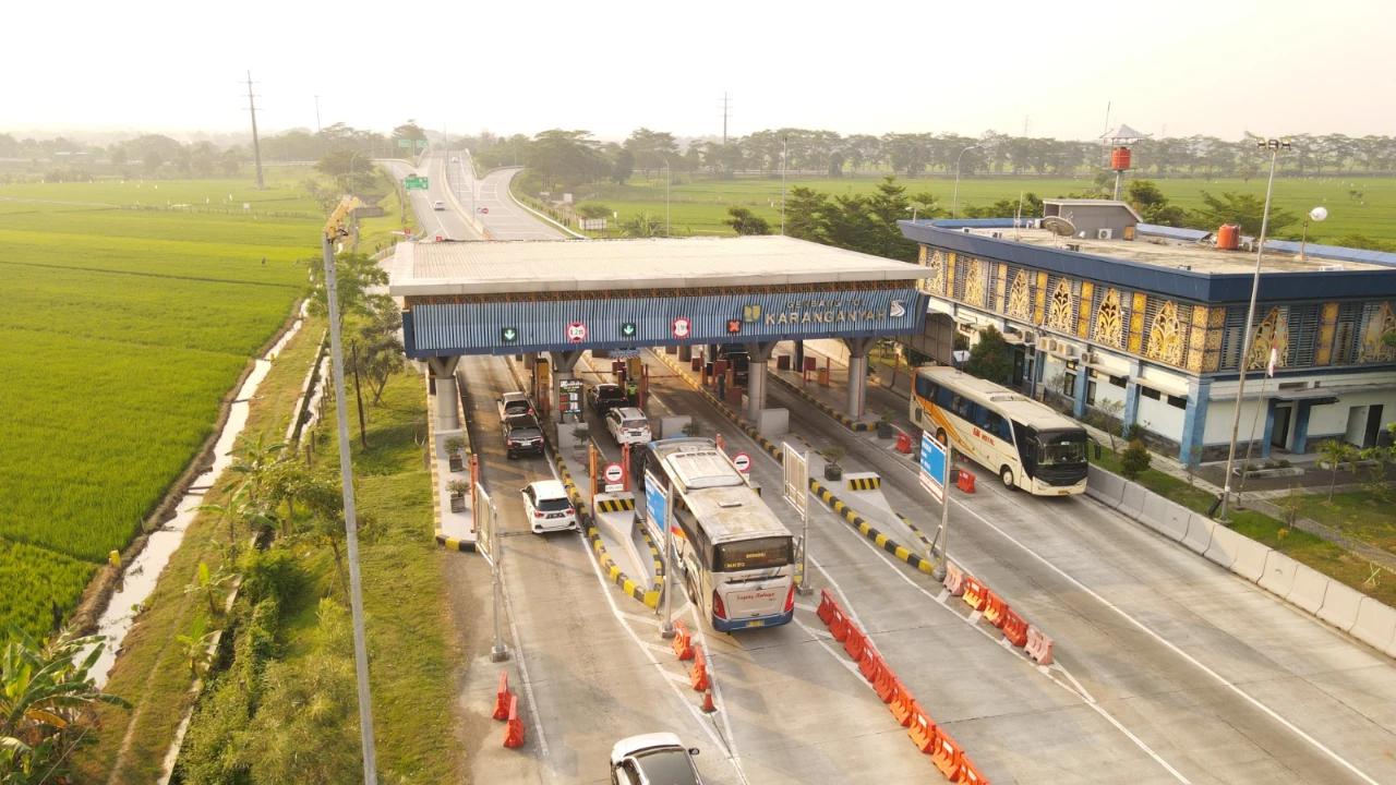 Ramai Wisatawan, 102.976 Kendaraan Melintas di GT Karanganyar