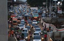 FOTO: Macet Horor di TB Simatupang, Gubernur DKI Ultimatum Proyek Galian Rampung Oktober