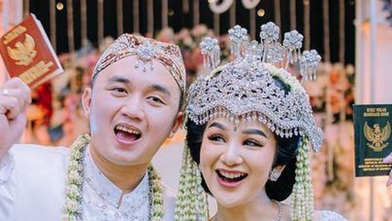 Intip Momen Pernikahan Hana Hanifah, Sosok Suami Bikin Penasaran