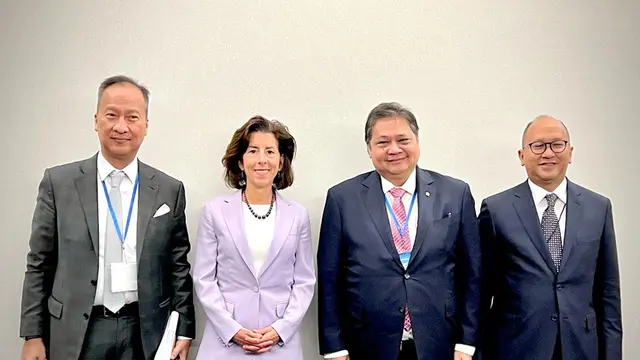 Menteri Koordinator Bidang Perekonomian Airlangga Hartarto melakukan pertemuan bilateral secara tatap muka dengan Gina Raimondo, U.S. Secretary of Commerce. Dok Kemenkoperekonomian