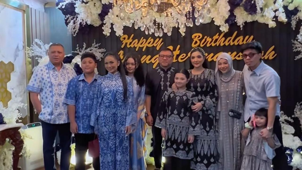 7 Potret Ulang Tahun Anang Hermansyah ke-56, Bukber dengan Keluarga dan Sahabat Artis