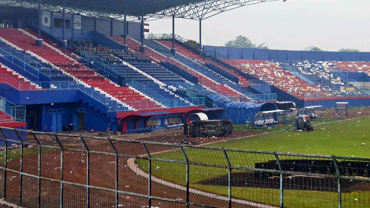 Kondisi Stadion Kanjuruhan Malang Usai Tragedi Kerusuhan