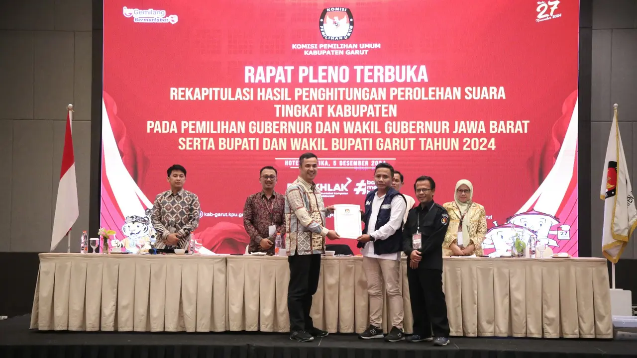 Rapat Pleno Terbuka Rekapitulasi Hasil Penghitungan Perolehan Suara Pemilihan Gubernur dan Wakil Gubernur Jawa Barat. (Liputan6.com/Jayadi Supriadin)