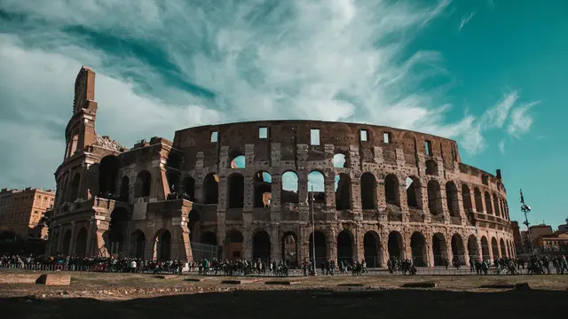 Italia, Pusat Bersejarah Roma & Colosseum yang Megah