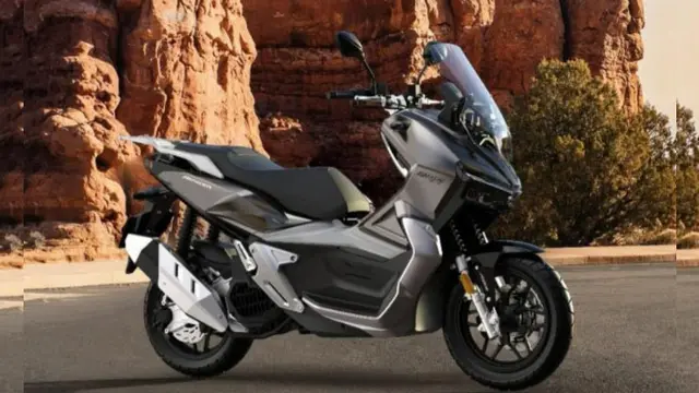 Desain serta fiturnya mirip dengan Honda ADV 150 (Motosaigon)