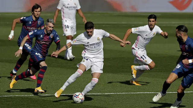 Karim Benzema Agresif, Real Madrid Pesta Gol ke Gawang Huesca di Liga Spanyol