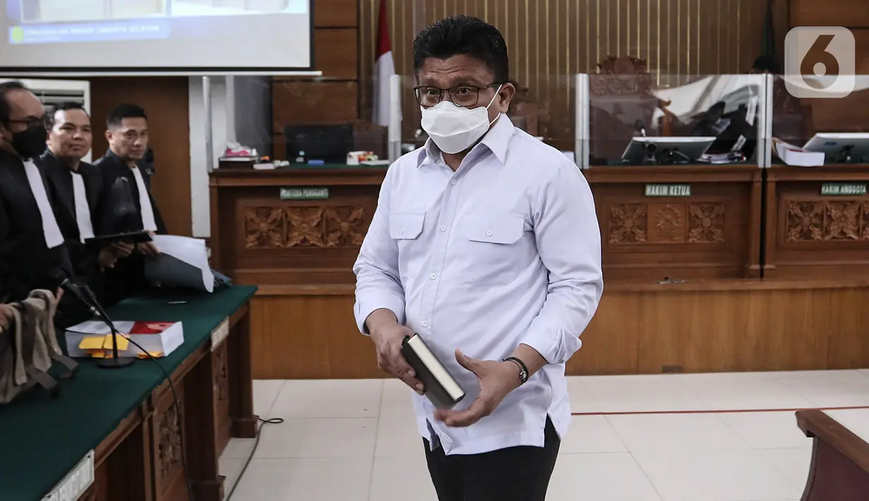 Ferdy Sambo usai menjalani sidang lanjutan  pembacaan tuntutan oleh Jaksa Penuntut Umum kasus pembunuhan berencana terhadap Brigadir Nopriansyah Yosua Hutabarat di Pengadilan Negeri Jakarta Selatan, Jakarta, Selasa (17/1/2023). Sambo juga diyakini melanggar pasal 49 juncto pasal 33 Undang-Undang No 19 Tahun 2016 tentang Perubahan atas Undang-Undang Nomor 11 Tahun 2008 tentang Informasi dan Transaksi Elektronik juncto pasal 55 ayat 1 ke-1 KUHP. (Liputan6.com/JohanTallo)