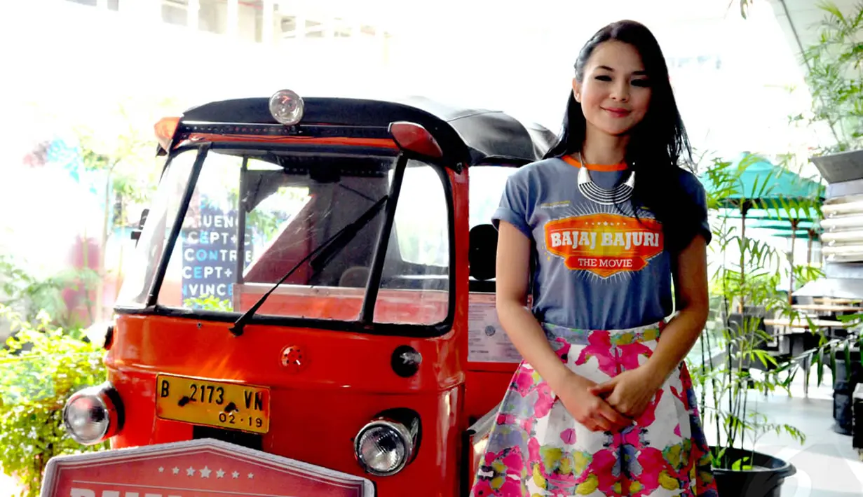 Dara kelahiran 3 Juni 1994 ini harus syuting sinetron dan melakukan promo untuk beberapa filmnya saat di bulan Ramadan. (Liputan6.com/Panji Diksana)