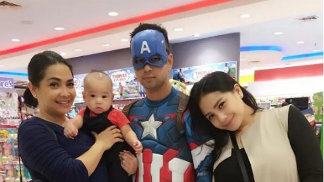 [Bintang] Rieta Amilia, Rafathar, Raffi Ahmad, Nagita Slavina