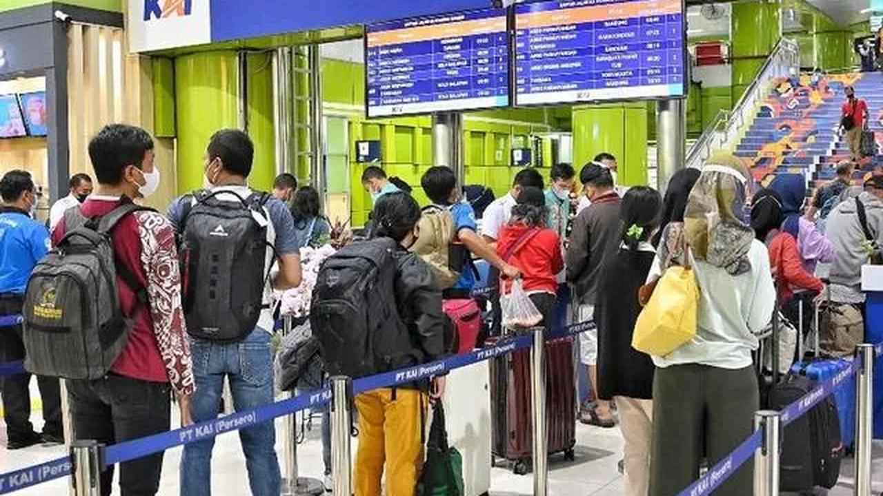 Pada proses boarding melalui Face Recognition Gate, pelanggan tidak perlu lagi menunjukkan KTP atau bukti cetak tiket. Saat ini, terdapat 4 unit mesin Face Recognition di Gate Selatan Stasiun Gambir.