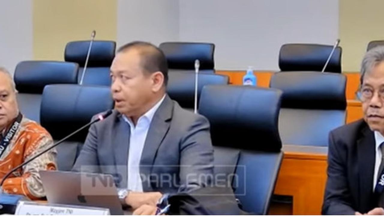 Tiga Pakar di DPR RI