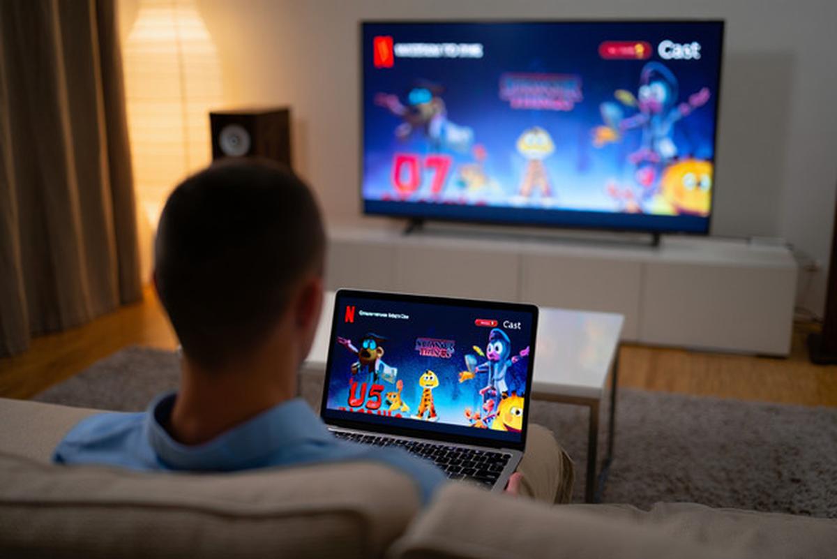 Cara Menyambungkan Laptop ke TV untuk Berbagai Keperluan, Mudah dan Anti Ribet