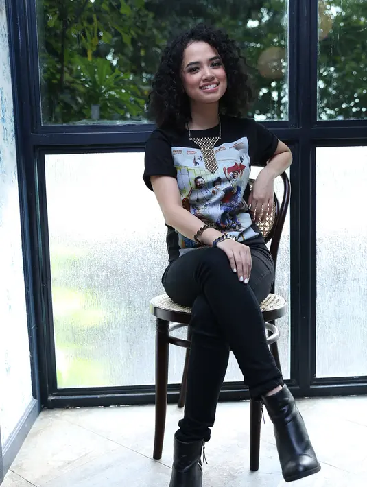 Di bawah naungan Falcon Music, Wizzy merasa bersyukur mendapat kesempatan membawakan soundtrack film ‘Negeri Van Oranje’ untuk kembali tampil sebagai penyanyi. (Galih W. Satria/Bintang.com)