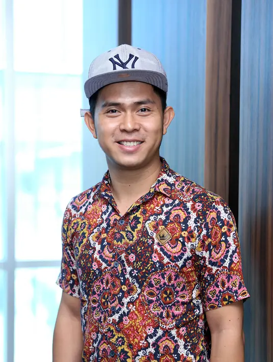 "Hahaha ya sudah lah jadikan saya contoh yang buruk aja. Kalau rekeningnya sih orang Jakarta, cuma ya sudahlah mungkin dia nggak punya duit buat jajan. Nominalnya satu juta, nggak terlalu ini (nggak terlalu masalah)," kata Cakra. (Nurwahyunan/Bintang.com)