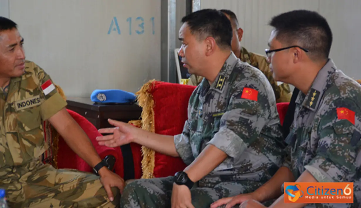 Citizen6, Lebanon: Wadansatgas Indobatt menerima kunjungan Komandan Kompi Rumah Sakit China (Chinmedcoy) UNIFIL, Letkol Li Xuecheng bersama calon penggantinya Letkol Guo Hai, Selasa (26/6). (Pengirim: Badarudin Bakri)